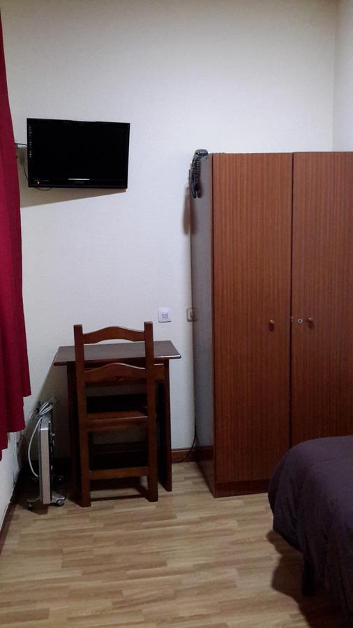 Hostal Rio Parana Madrid Exterior photo
