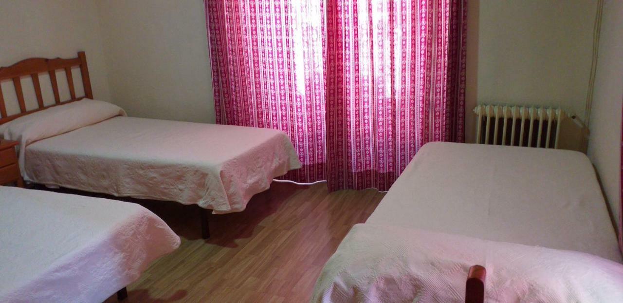 Hostal Rio Parana Madrid Exterior photo