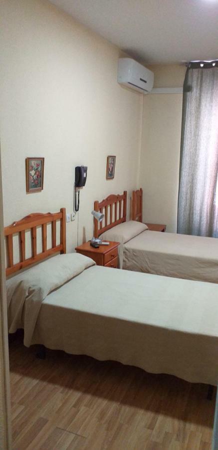Hostal Rio Parana Madrid Exterior photo